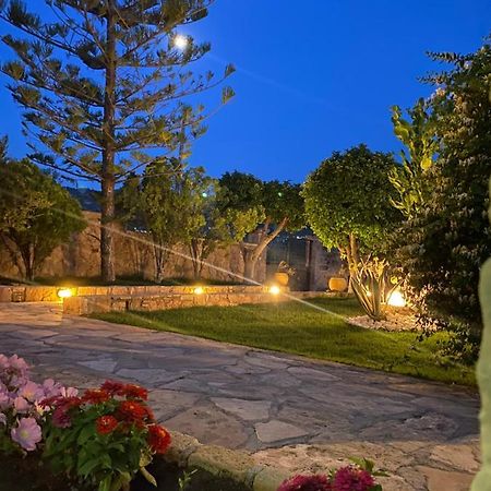 Pistachio Guesthouse, Παραδοσιακός Ξενώνας Vathí Exteriör bild