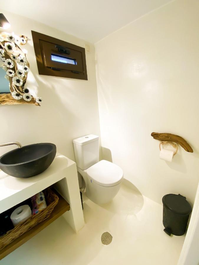 Pistachio Guesthouse, Παραδοσιακός Ξενώνας Vathí Exteriör bild