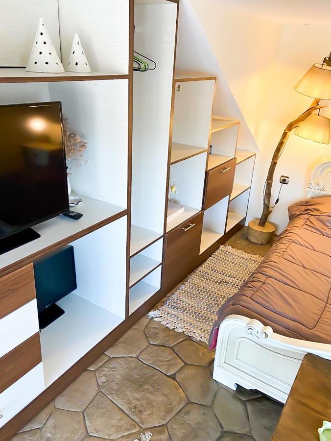 Pistachio Guesthouse, Παραδοσιακός Ξενώνας Vathí Exteriör bild
