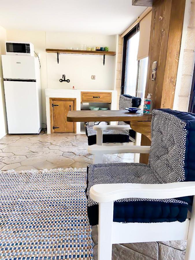 Pistachio Guesthouse, Παραδοσιακός Ξενώνας Vathí Exteriör bild