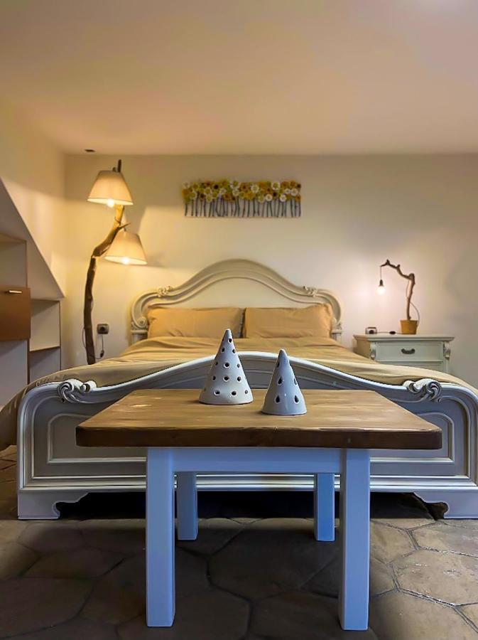 Pistachio Guesthouse, Παραδοσιακός Ξενώνας Vathí Exteriör bild