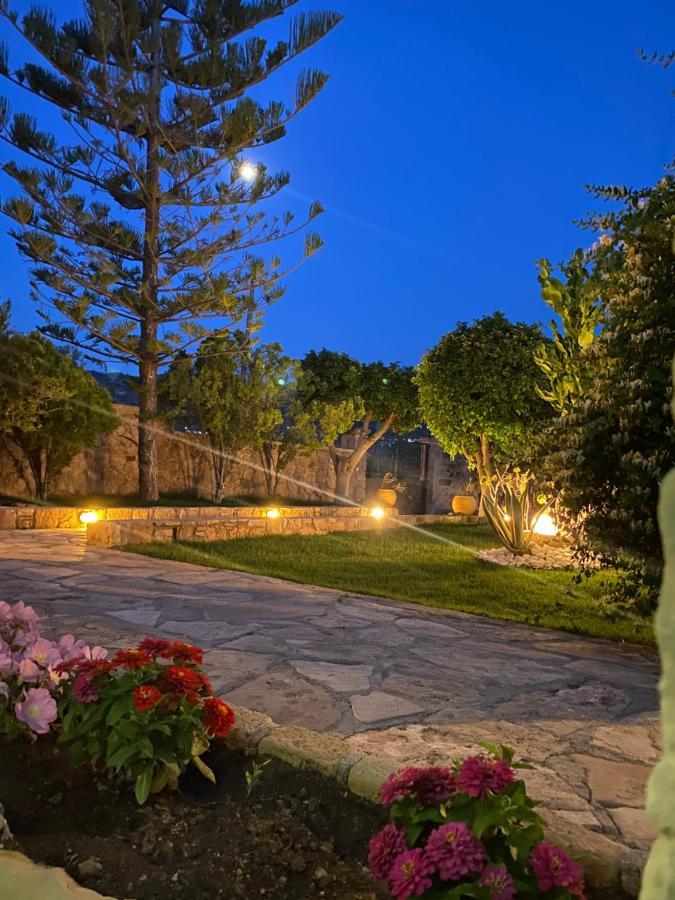 Pistachio Guesthouse, Παραδοσιακός Ξενώνας Vathí Exteriör bild