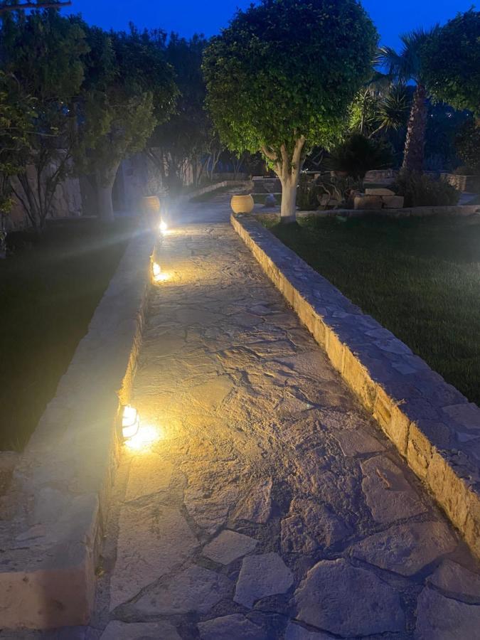 Pistachio Guesthouse, Παραδοσιακός Ξενώνας Vathí Exteriör bild