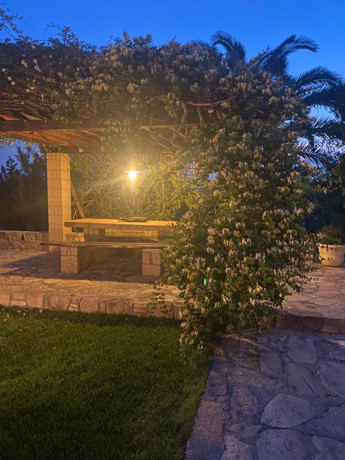 Pistachio Guesthouse, Παραδοσιακός Ξενώνας Vathí Exteriör bild